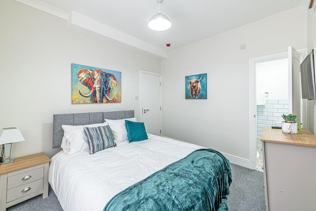 Luxury 5 Bedroom Holiday Home Within Prescot Exterior foto