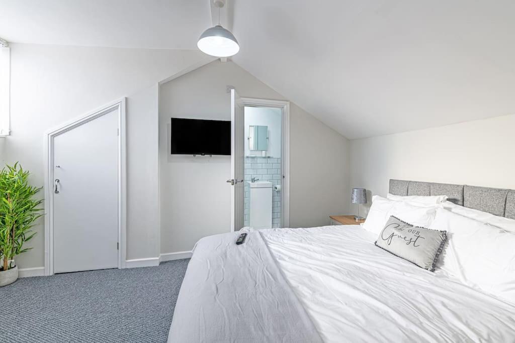 Luxury 5 Bedroom Holiday Home Within Prescot Exterior foto